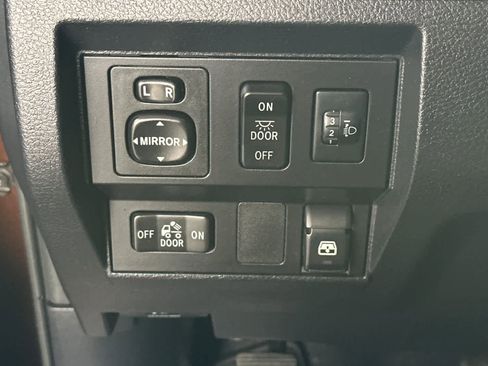 Used 2016 Toyota Tundra SR5 image 30