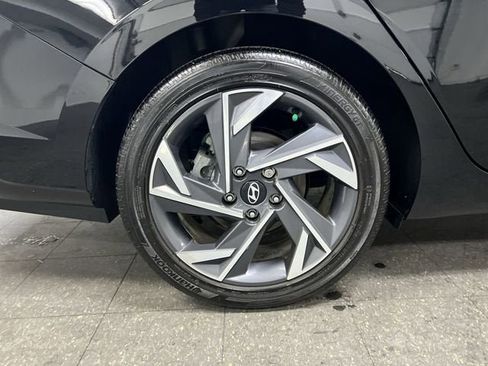 Used 2025 Hyundai Elantra Limited image 33