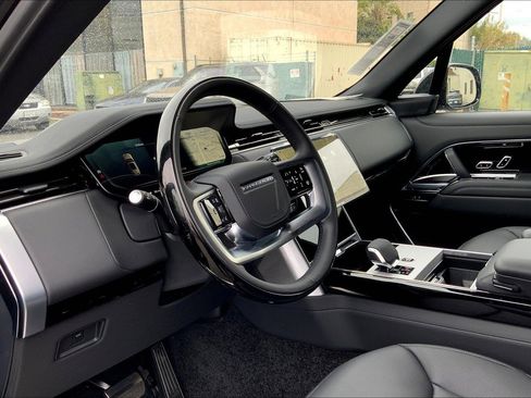 New 2025 Land Rover Range Rover SE image 9
