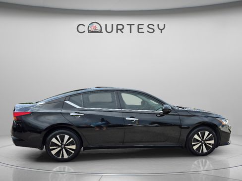 Certified 2022 Nissan Altima 2.5 SV AWD/4WD image 8