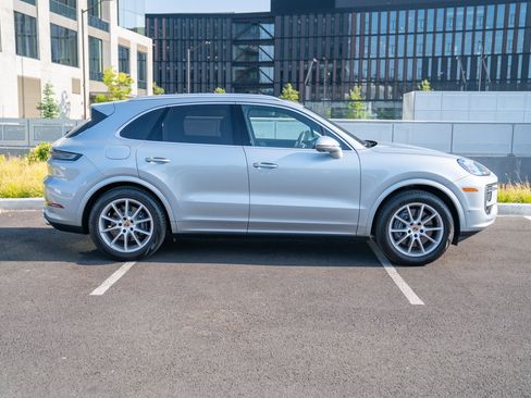 Certified 2026 Porsche Cayenne AWD/4WD image 8