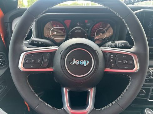 Used 2025 Jeep Wrangler Unlimited Sahara w/ Safety Group AWD/4WD image 12
