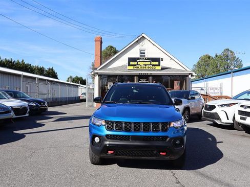 Used 2025 Jeep Compass Trailhawk image 2