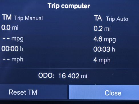 Certified 2025 Volvo XC40 B5 Plus image 13