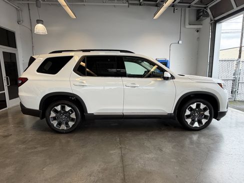 New 2026 Honda Pilot Elite image 2