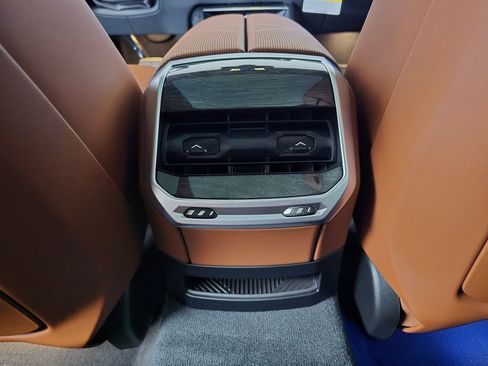 New 2026 BMW 740i xDrive w/ Premium Package image 21