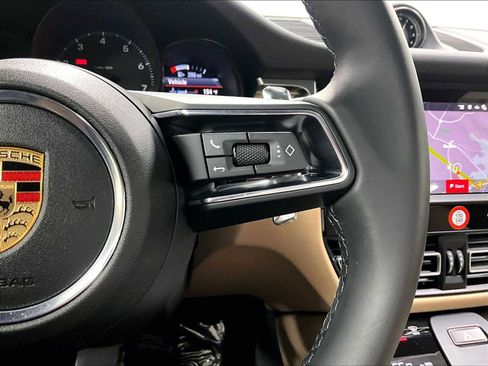 Used 2025 Porsche Macan image 23