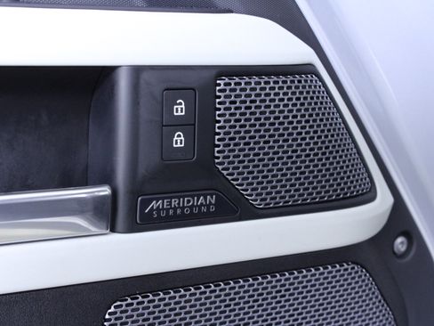 Used 2021 Land Rover Defender 110 X-Dynamic HSE image 20