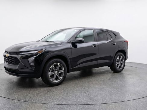 Used 2025 Chevrolet Blazer LT FWD image 3