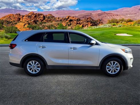 Used 2019 Kia Sorento L image 3
