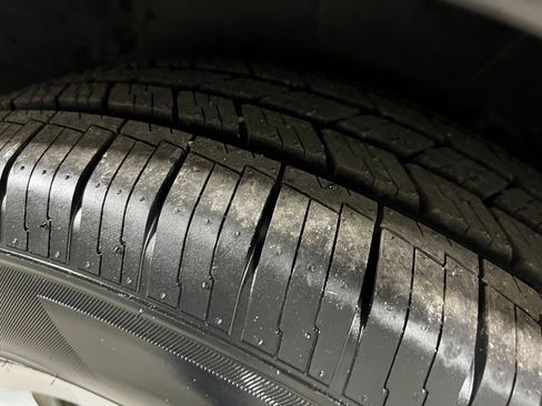 Used 2023 Kia Carnival LX image 37