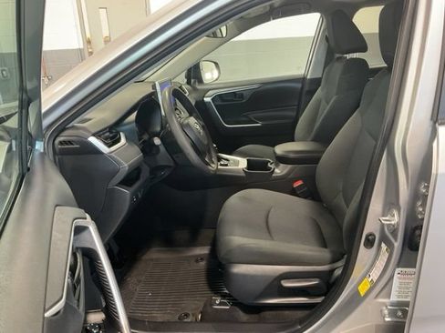 Used 2023 Toyota RAV4 LE AWD/4WD image 10