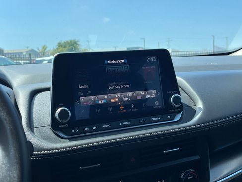 Used 2025 Nissan Rogue SV FWD image 20
