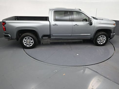 Used 2024 Chevrolet Silverado 2500 High Country w/ Technology Package AWD/4WD image 17