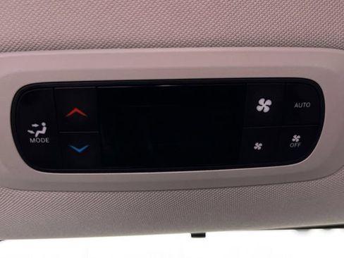 Used 2024 Chrysler Pacifica Touring-L image 32