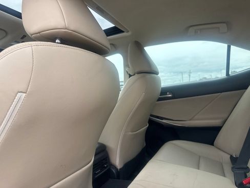 Used 2017 Lexus IS 200t w/ Premium Package RWD image 34