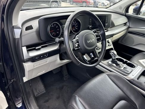 Used 2024 Kia Carnival LX image 9