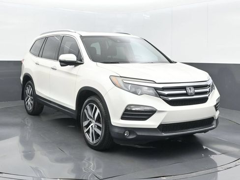 Used 2017 Honda Pilot Touring image 3