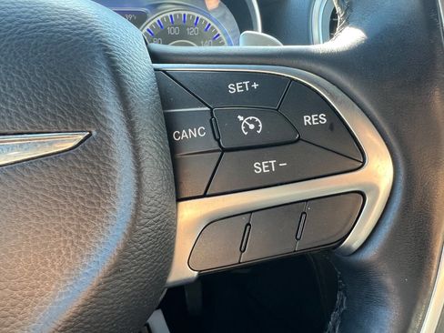 Used 2015 Chrysler 300 C Platinum image 15