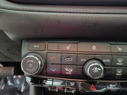 Used 2024 Dodge Durango SXT w/ SXT Blacktop Group image 7