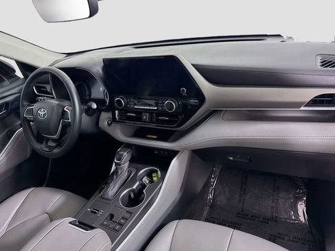 Used 2023 Toyota Highlander XLE FWD image 30