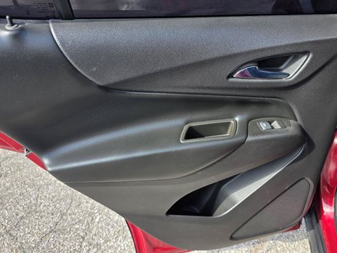 Used 2018 Chevrolet Equinox LT FWD image 30