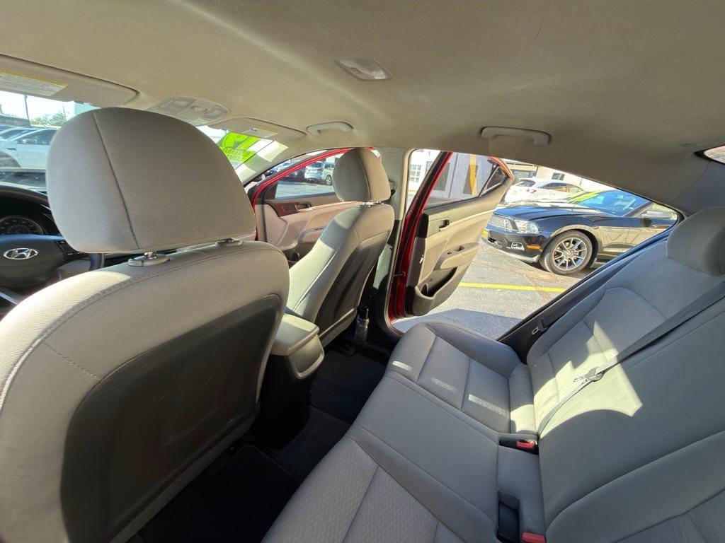 Used 2019 Hyundai Elantra SE FWD image 16