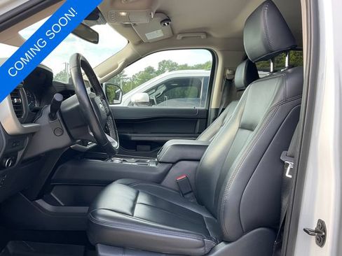 Used 2024 Ford Expedition XLT RWD image 3