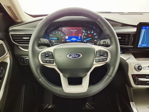 Used 2022 Ford Explorer XLT w/ Equipment Group 202A RWD image 16