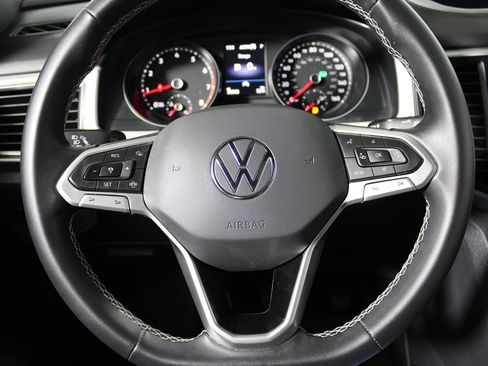 Used 2021 Volkswagen Atlas Cross Sport SE w/ Panoramic Sunroof Package image 15