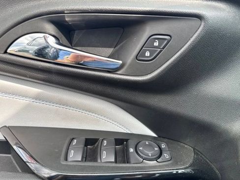 Used 2025 Chevrolet Trax LT FWD image 40