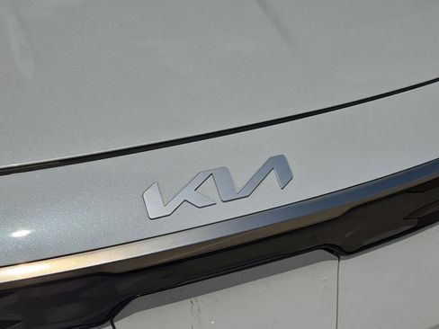 Certified 2023 Kia Niro Wave w/ Wave Preserve Package FWD image 10