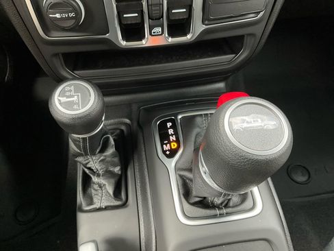 New 2025 Jeep Gladiator Sport image 19