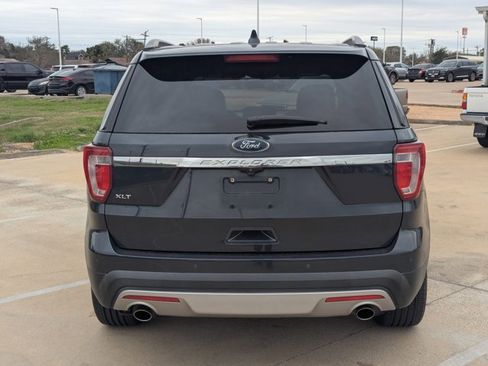 Used 2017 Ford Explorer XLT w/ Equipment Group 202A image 6