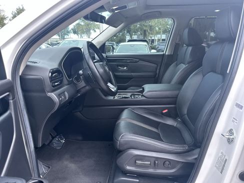 Used 2025 Honda Pilot Touring image 13
