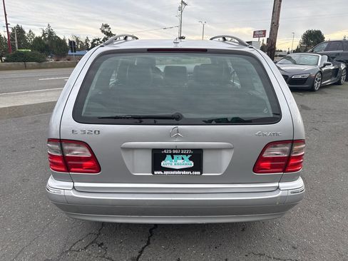 Used 2000 Mercedes-Benz E 320 4MATIC Wagon image 5