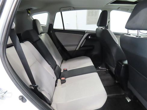 Used 2018 Toyota RAV4 XLE AWD/4WD image 34