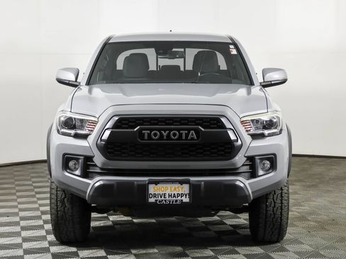 Used 2018 Toyota Tacoma TRD Off-Road w/ Technology Package AWD/4WD image 10