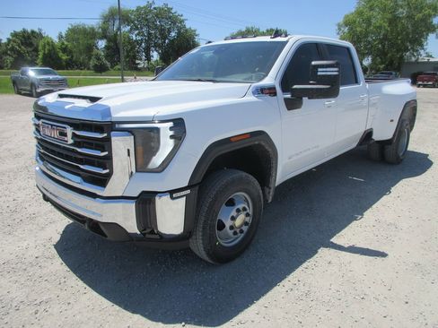 New 2026 GMC Sierra 3500 SLE w/ SLE Value Package AWD/4WD image 11