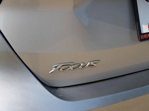 Used 2015 Ford Focus SE w/ SE Sport Package FWD image 40