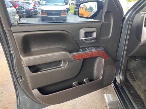 Used 2017 GMC Sierra 1500 SLE w/ SLE Value Package image 17