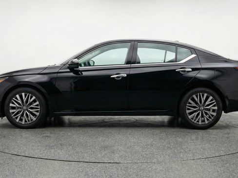 Used 2025 Nissan Altima 2.5 SV image 5