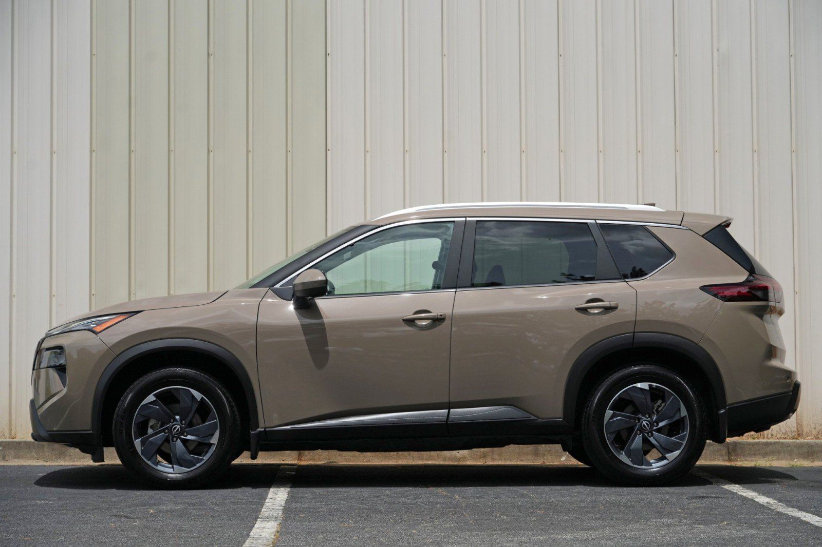 Used 2024 Nissan Rogue SV w/ SV Premium Package FWD image 8