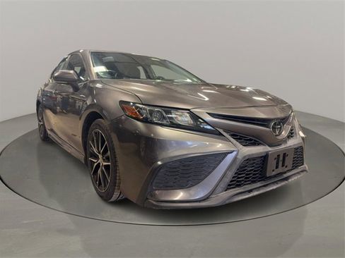 Used 2024 Toyota Camry XLE image 1