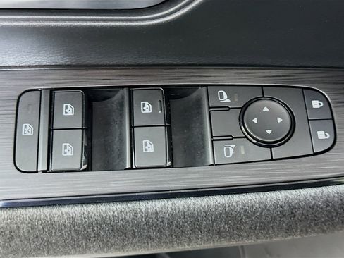 Used 2025 Nissan Kicks SV image 15