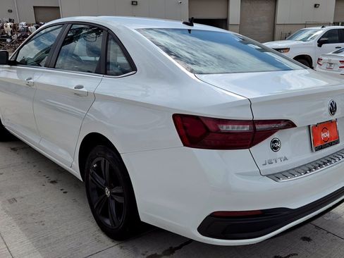 Used 2023 Volkswagen Jetta SE FWD image 9
