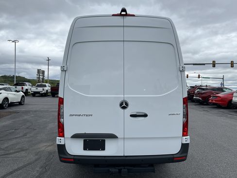 Used 2025 Mercedes-Benz Sprinter 2500 image 4