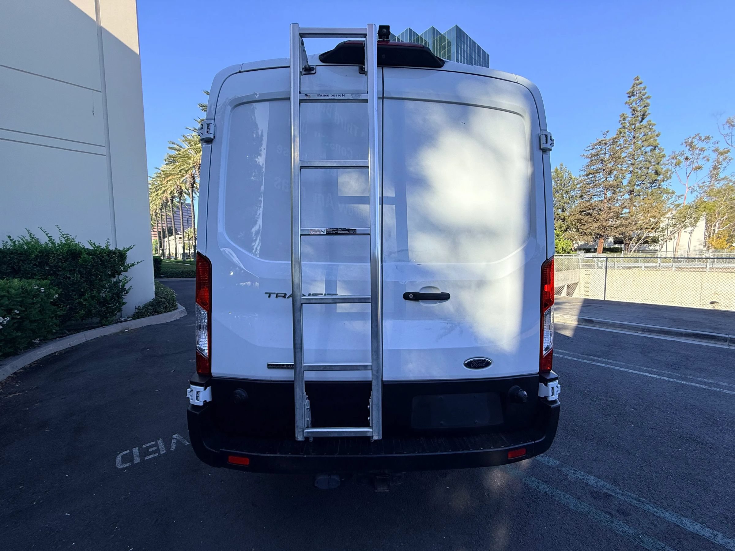 Used 2019 Ford Transit 250 148 Medium Roof RWD image 4