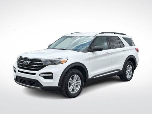 Certified 2024 Ford Explorer XLT w/ Equipment Group 202A AWD/4WD image 4