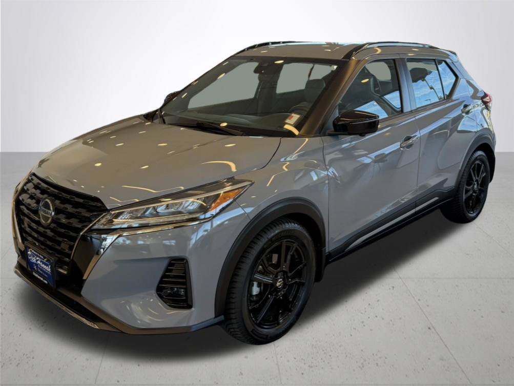 Used 2021 Nissan Kicks SR w/ SR Premium Package FWD image 2